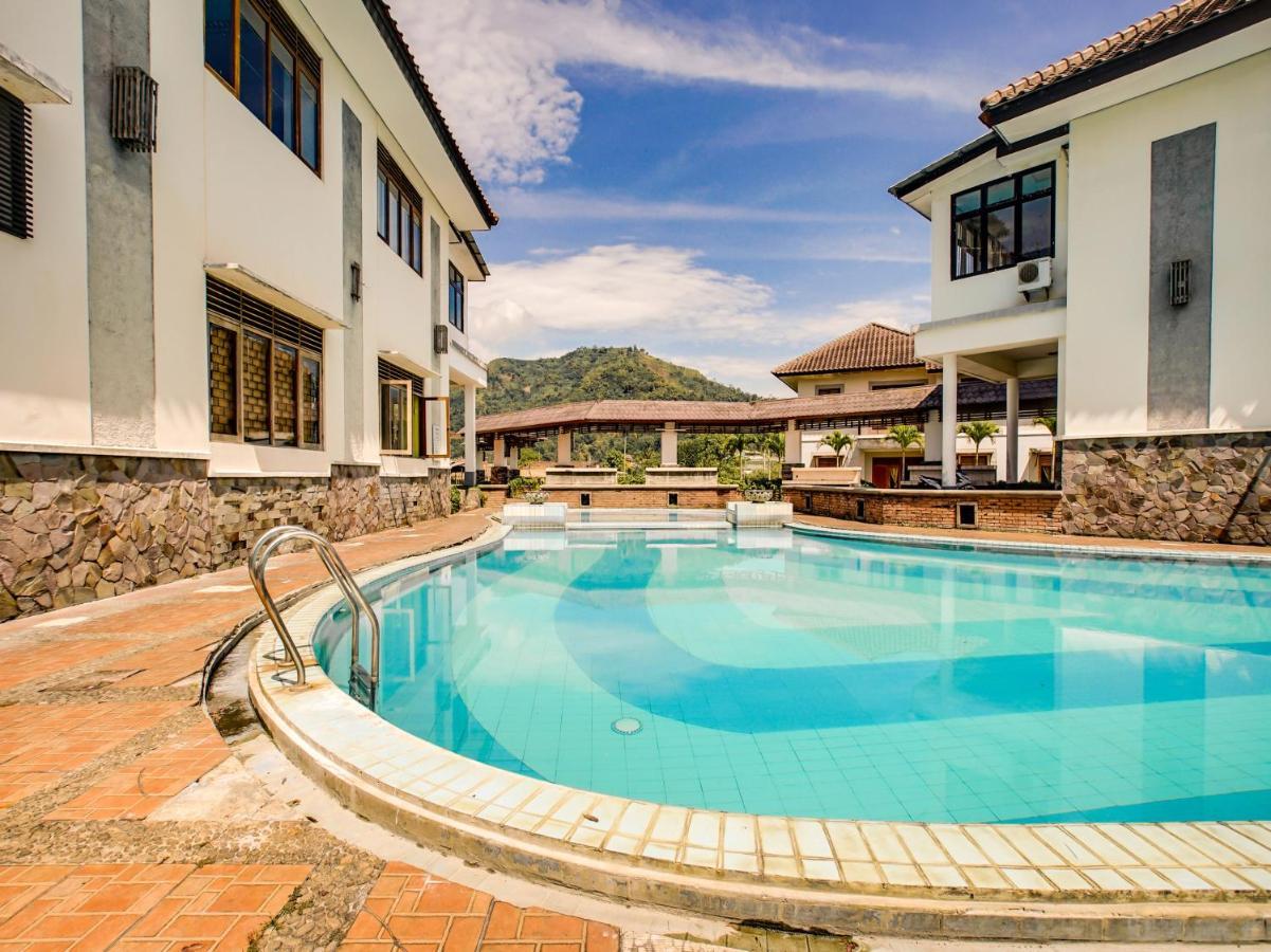 Oyo 3896 Villa Pesona Wisata Puncak Cianjur Eksteriør billede