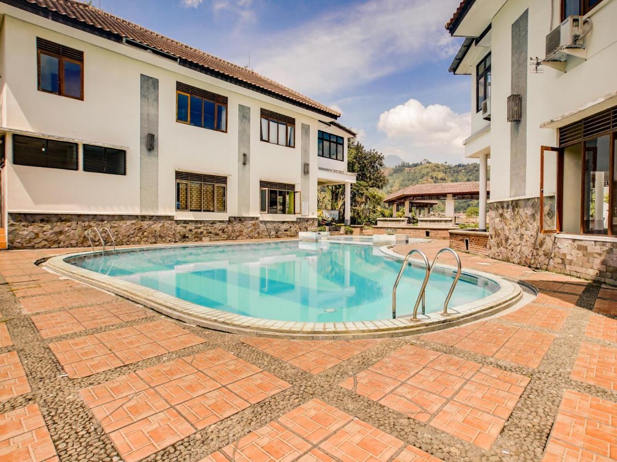 Oyo 3896 Villa Pesona Wisata Puncak Cianjur Eksteriør billede